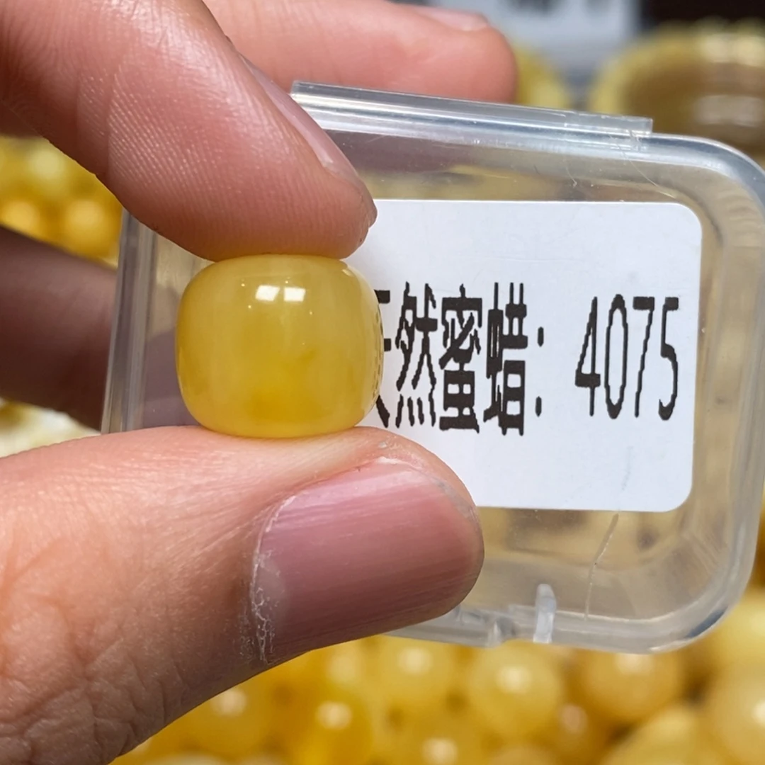 蜜蜡未镶嵌珠宝奇石4075