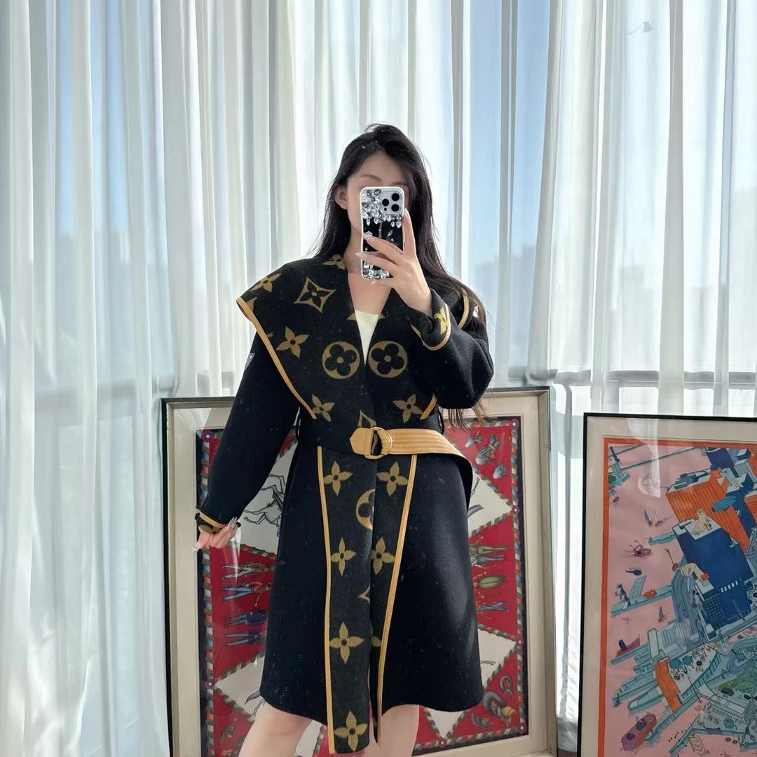 95新 LouisVuitton/路易威登 满印logo浴袍大衣34码250426VHH7Z01
