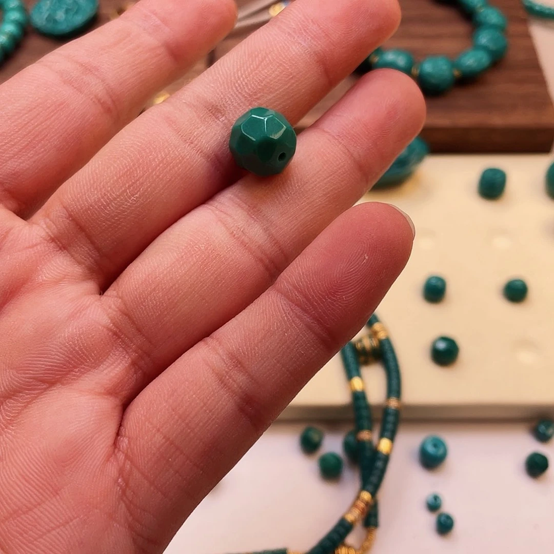 绿松石颈饰未镶嵌