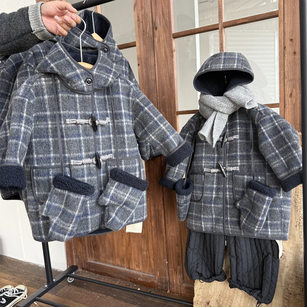 儿童格子毛呢加绒大衣2025冬款男女童韩系羊角扣中长款连帽外套潮