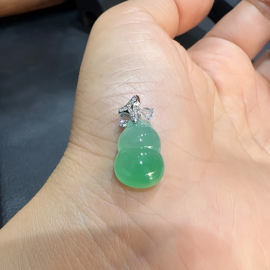 翡翠颈饰18K金镶嵌葫芦