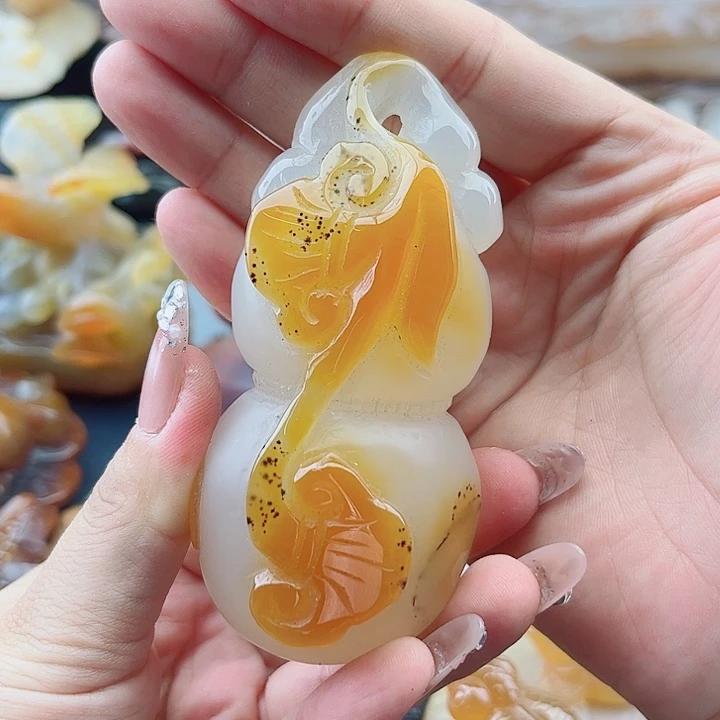 暴***兔玛瑙未镶嵌手饰吊坠
