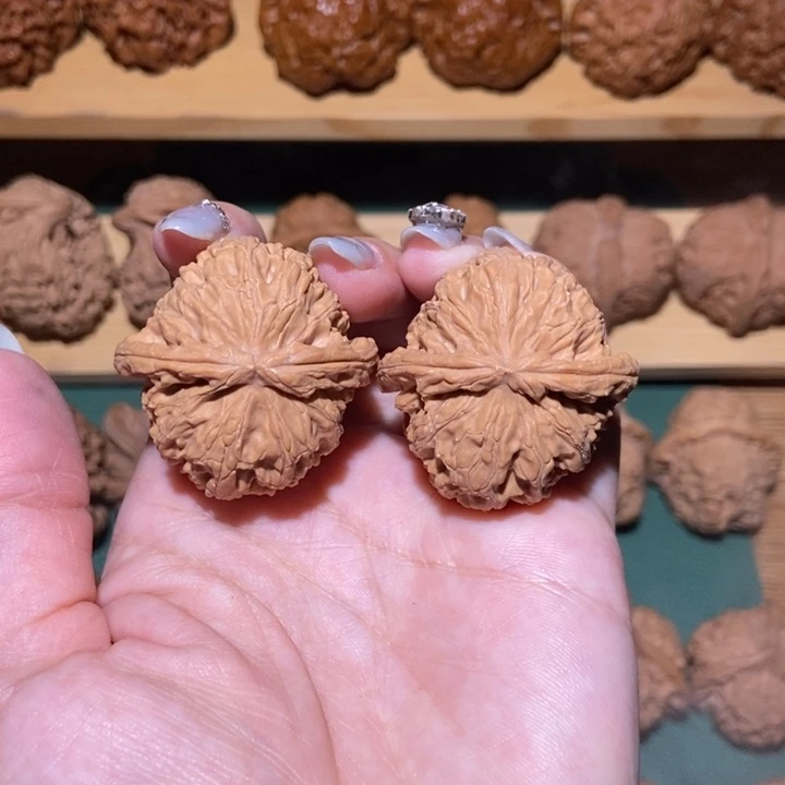 文玩核桃吊坠球白