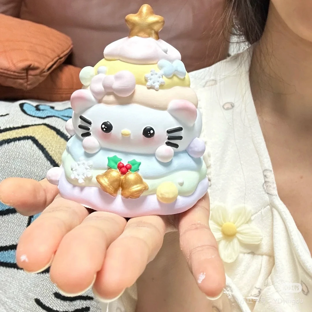 三丽鸥kt猫圣诞树石膏娃娃涂色3d立体儿童手工diy彩绘涂鸦摆地摊