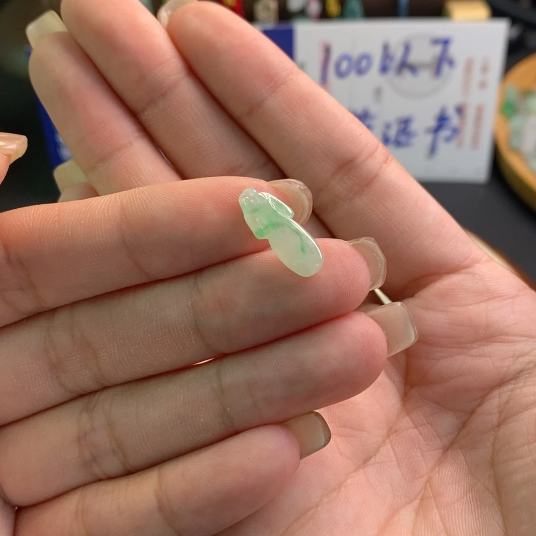 翡翠未镶嵌颈饰17883