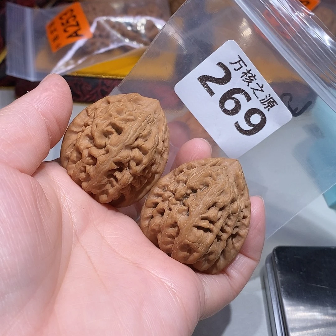 J***1吊坠文玩核桃40红锦鲤……