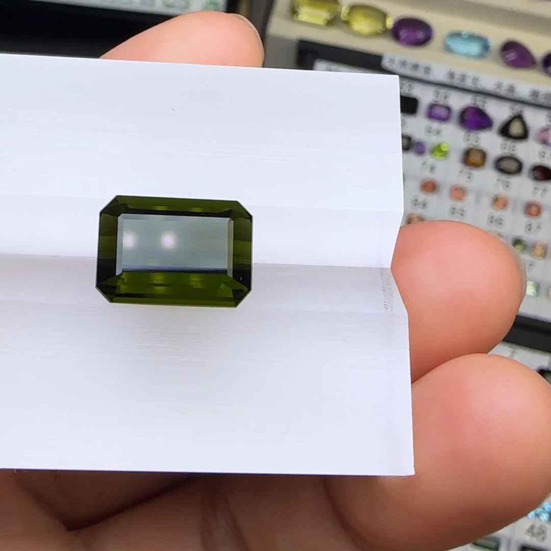 碧玺未镶嵌珠宝半成品天然9.59克拉