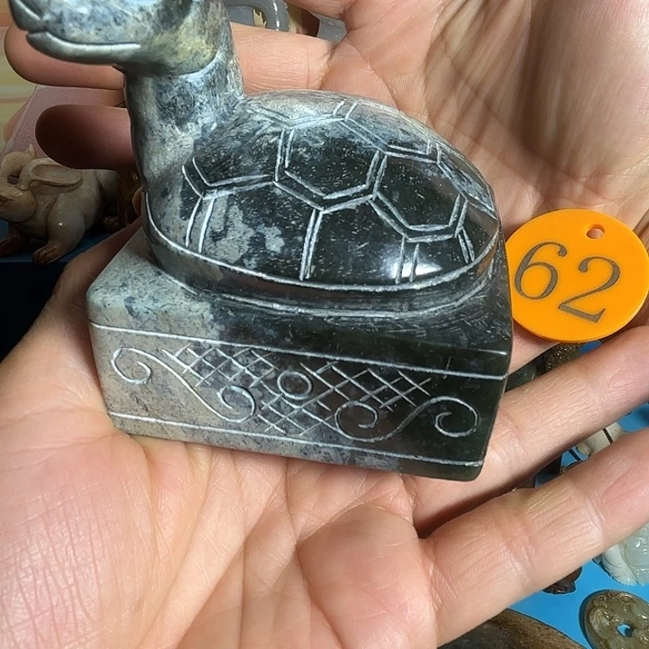 和田玉未镶嵌把件