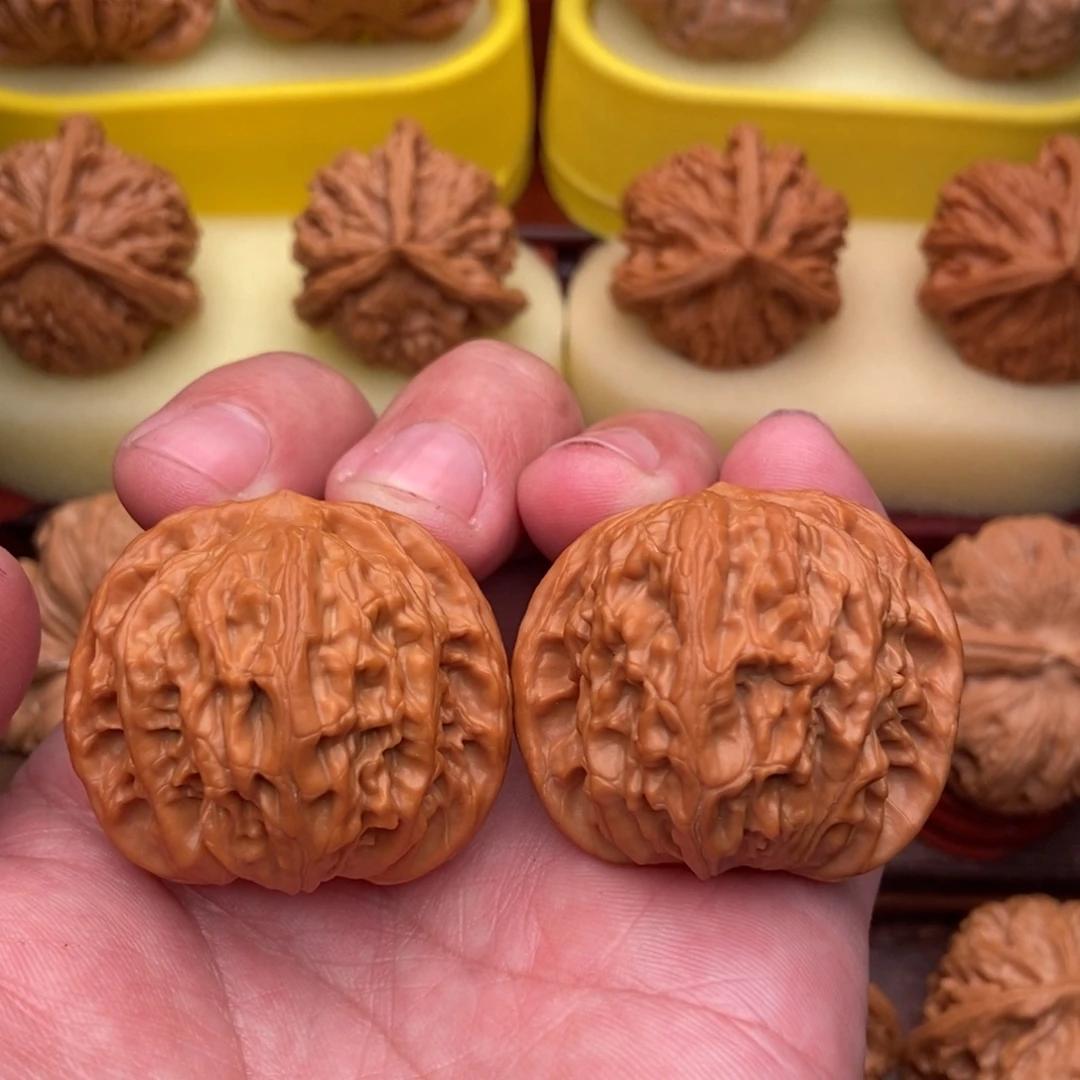 把件文玩核桃野生红皮大正磨40