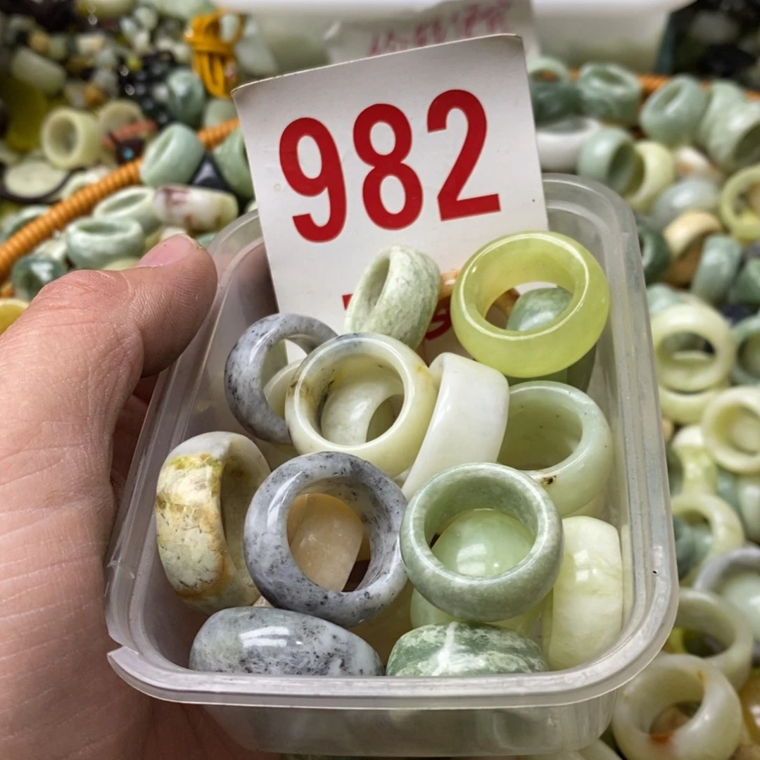 蛇纹石玉挂坠未镶嵌