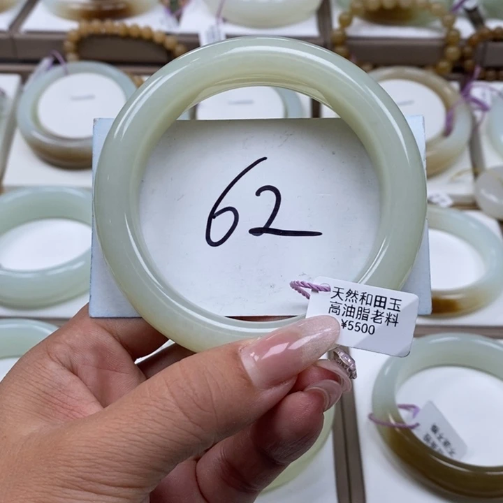 和田玉未镶嵌手镯