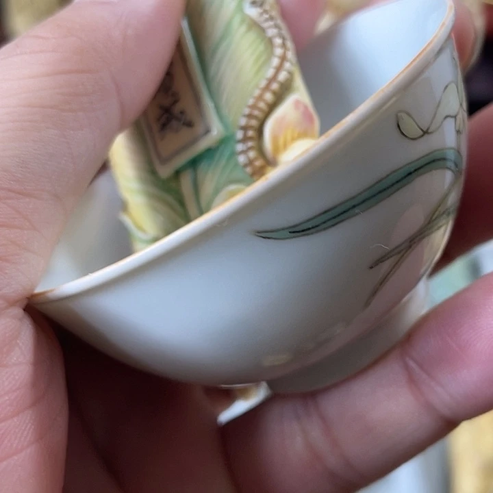 为***亲瓷片精品雕刻工艺品