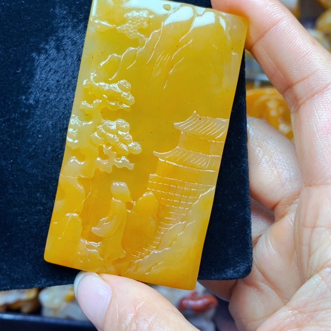 未镶嵌石英质玉（黄龙玉）颈饰