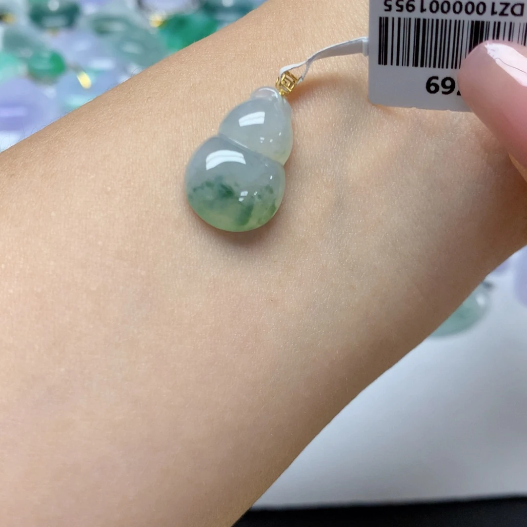 颈饰18K金镶嵌翡翠