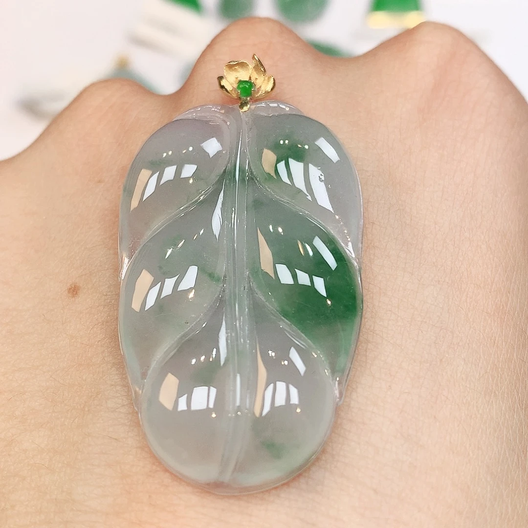 翡翠18K金镶嵌颈饰