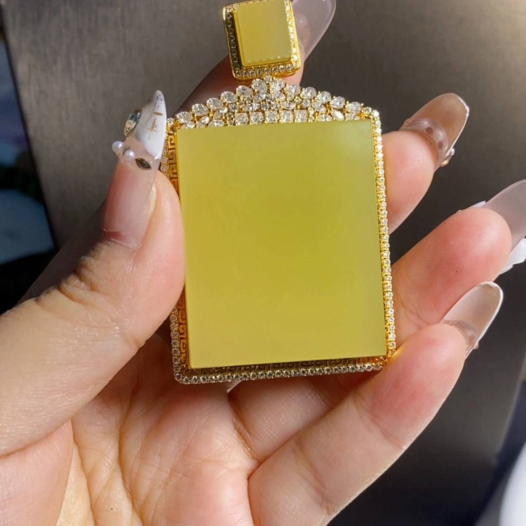 尔***生和田玉18K金镶嵌挂件