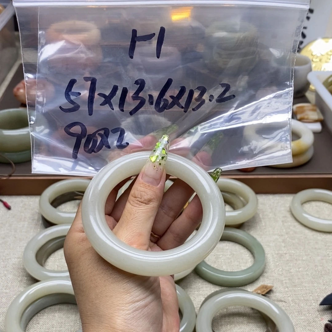 懒***H合金手镯石英质玉