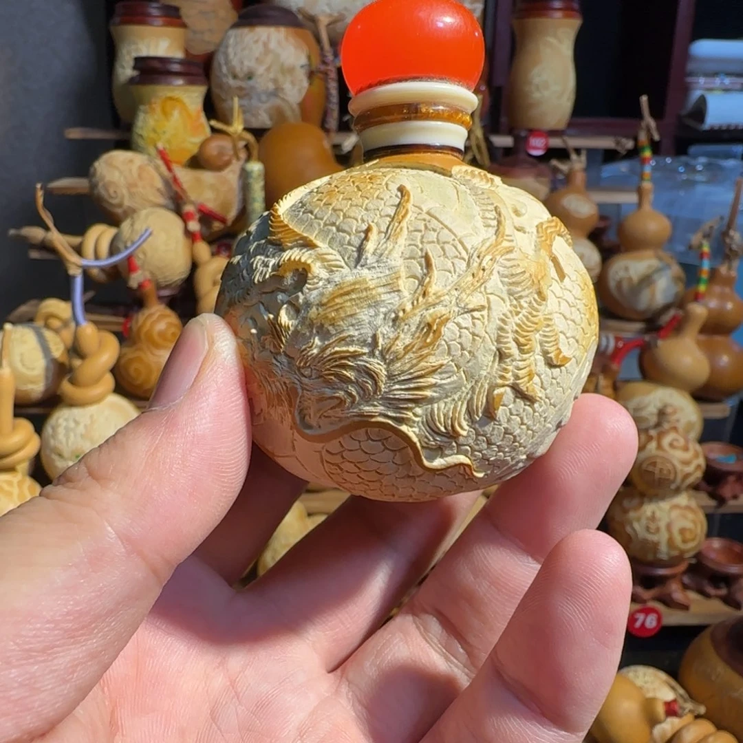 有机玻璃龙满工雕刻