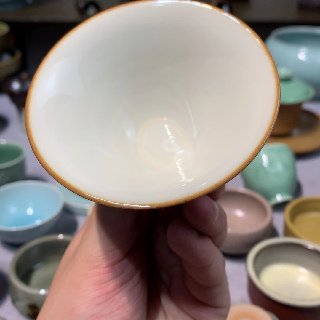 龙泉青瓷微瑕斗笠杯