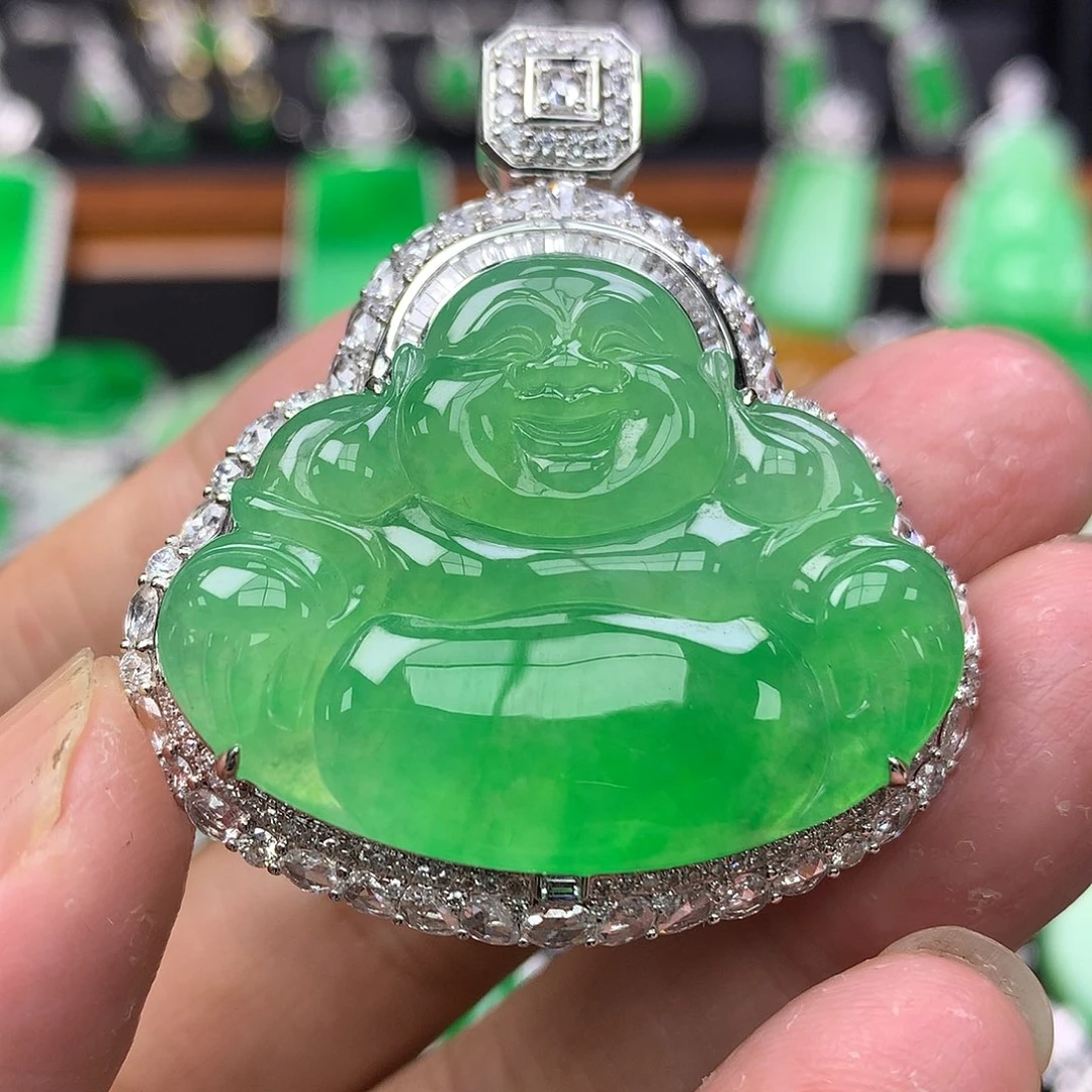 翡翠18K金镶嵌颈饰吊坠