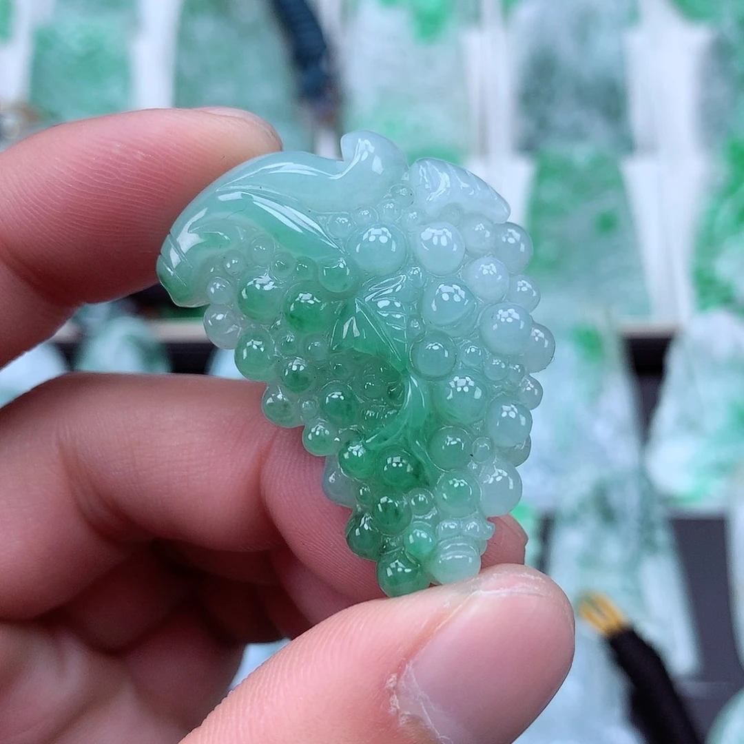 翡翠颈饰未镶嵌翡翠吊坠