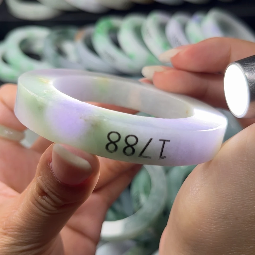 定制翡翠未镶嵌手镯