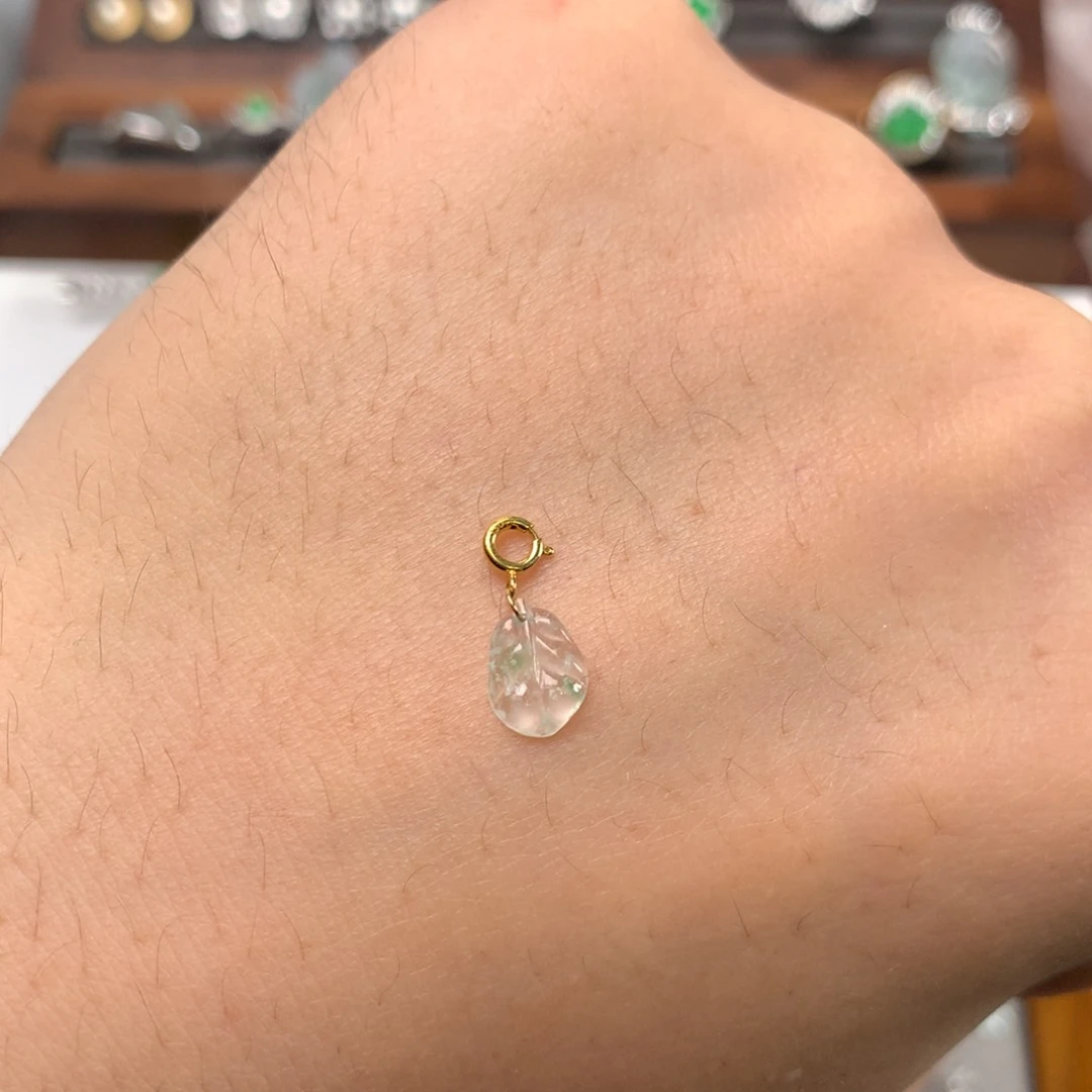 翡翠18K金镶嵌颈饰叶子