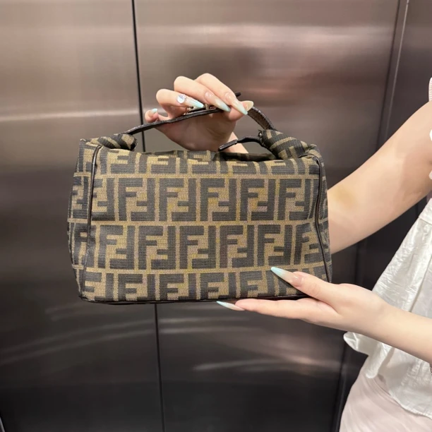 95新 FENDI/芬迪 fendi老花饭盒手提包