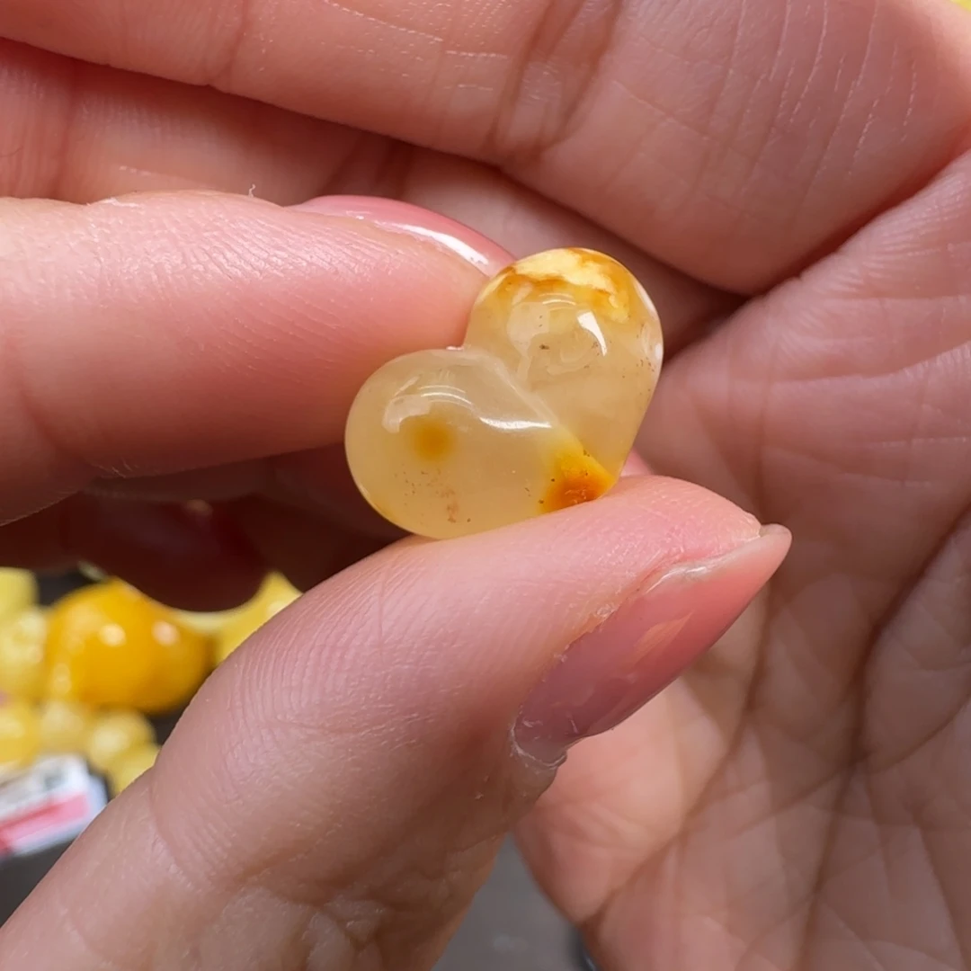 蜜蜡未镶嵌珠宝奇石