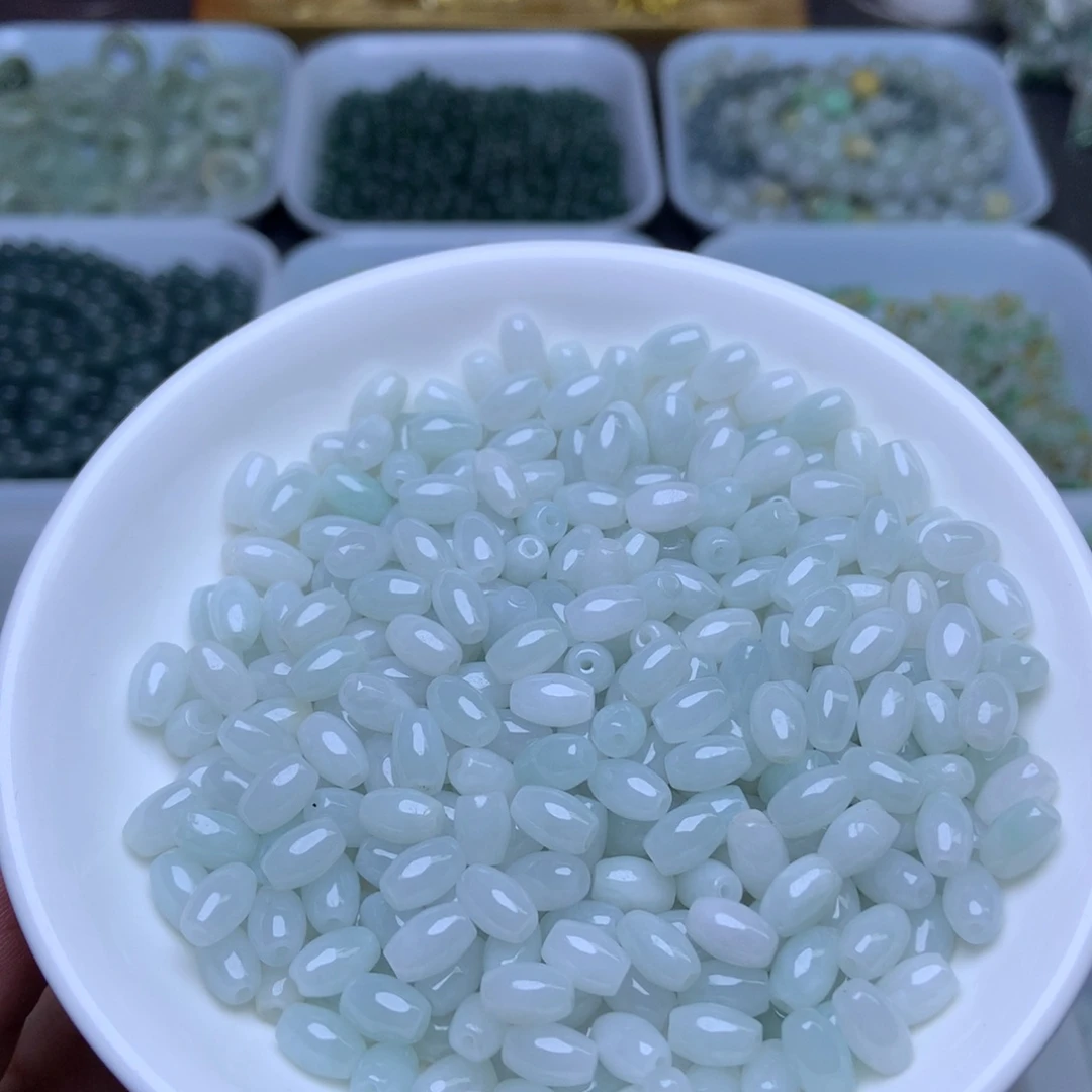 未镶嵌手链翡翠卡4.5乘7.5冰米珠100个