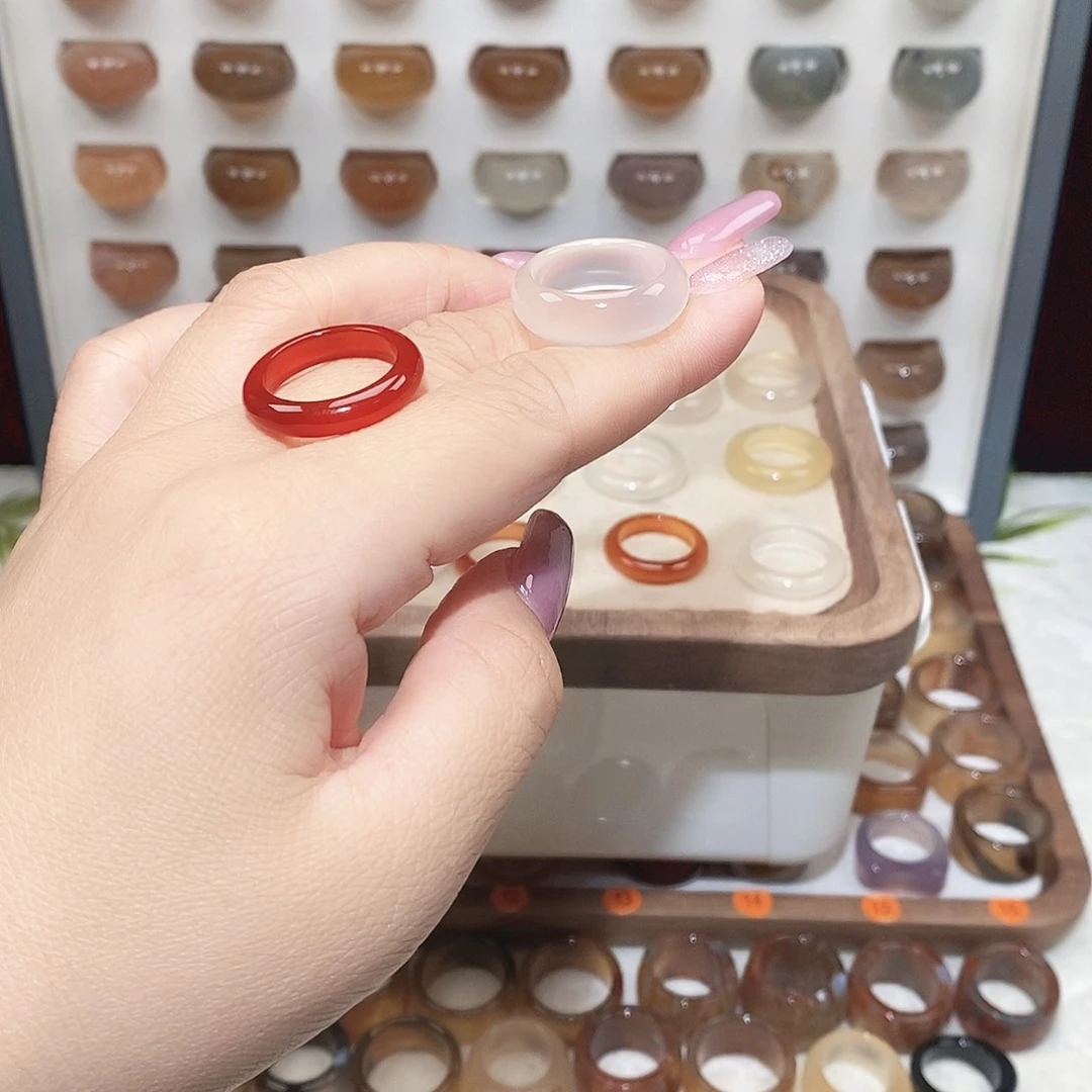 张***包玛瑙/玉髓未镶嵌戒指港15