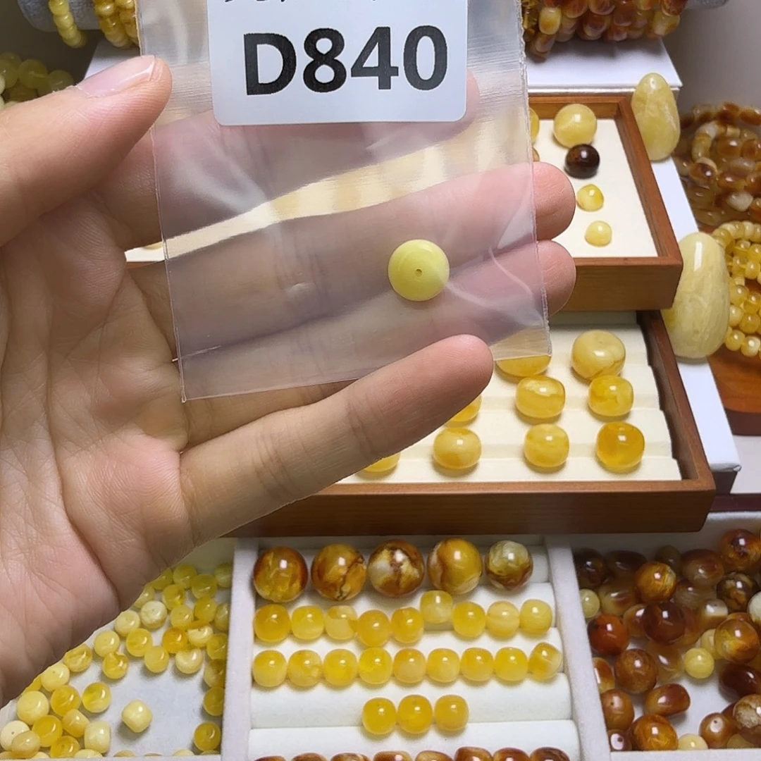 兔****蜜蜡未镶嵌裸石840号，9.6mm