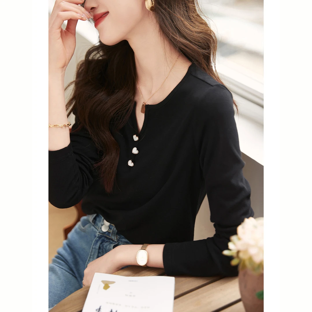 沫晗依美2025秋季新款V领长袖T恤纽扣装饰通勤基础打底衫8304