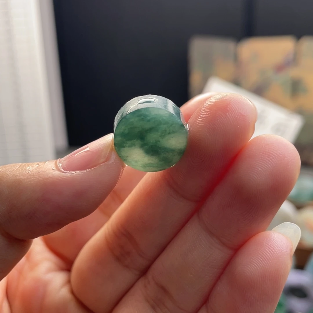 定制翡翠未镶嵌  飘绿