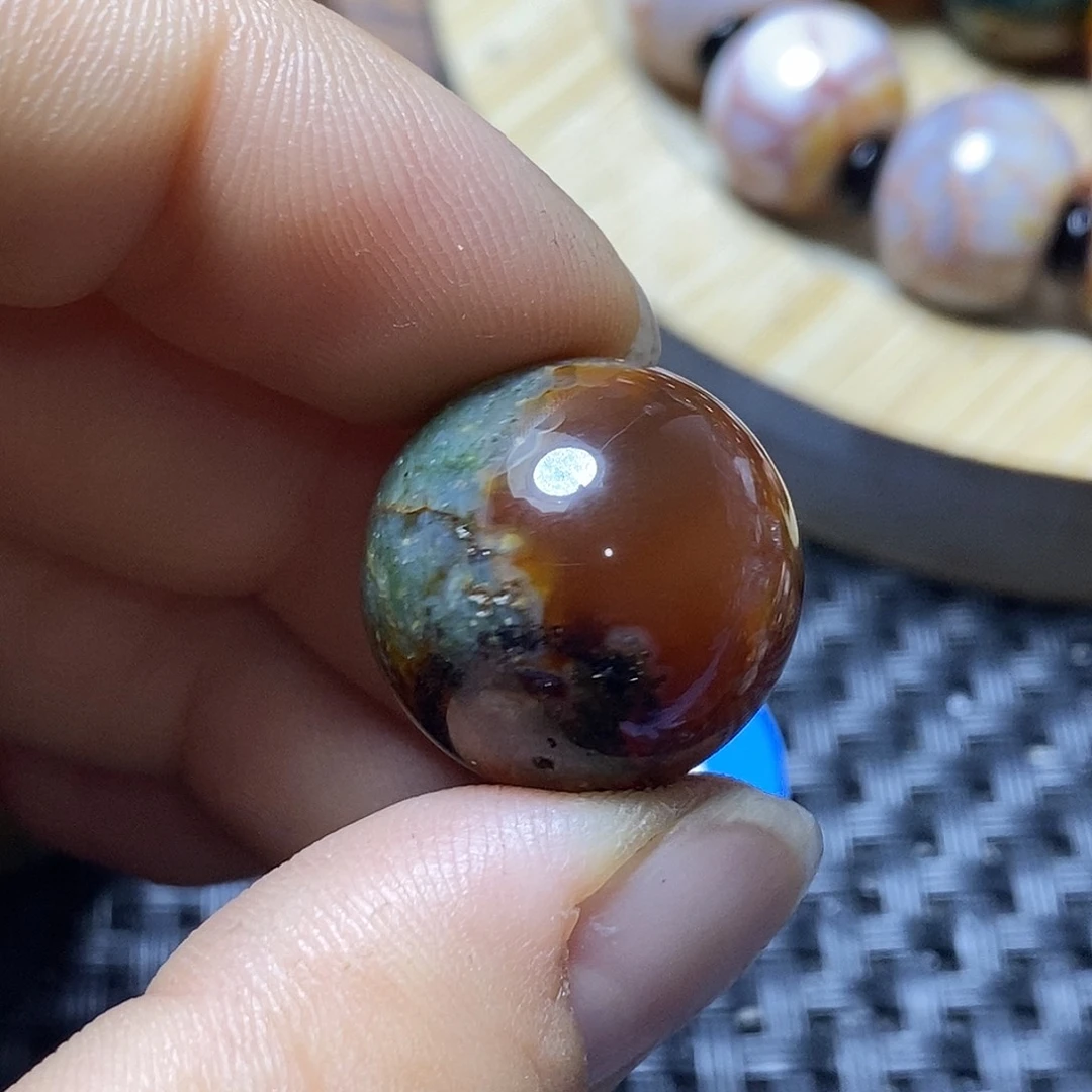 刘***兵玛瑙/玉髓未镶嵌颈饰