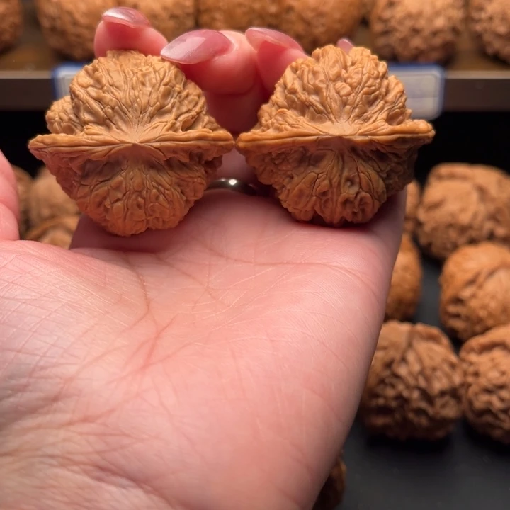 文玩核桃把件龙洞峪