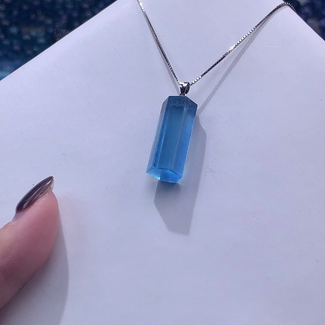 未镶嵌手串海蓝宝石六边柱吊坠+银链【240元】要拍3件