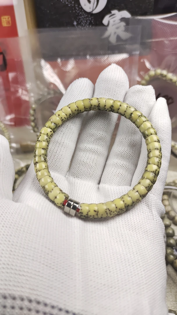 海南石玉料绿包白河豚磁吸扣8mm