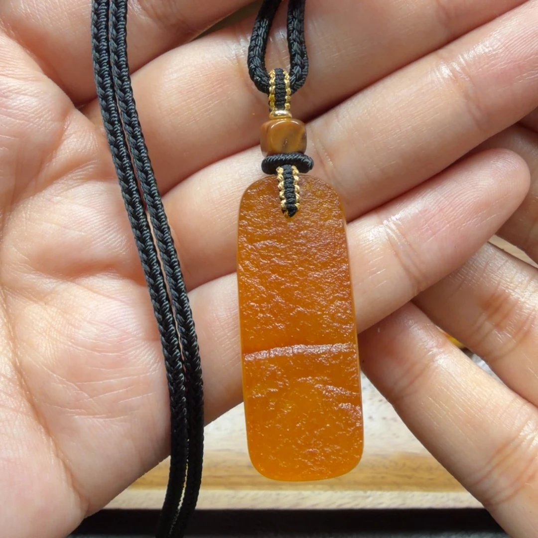 琥珀未镶嵌吊坠(赠链)