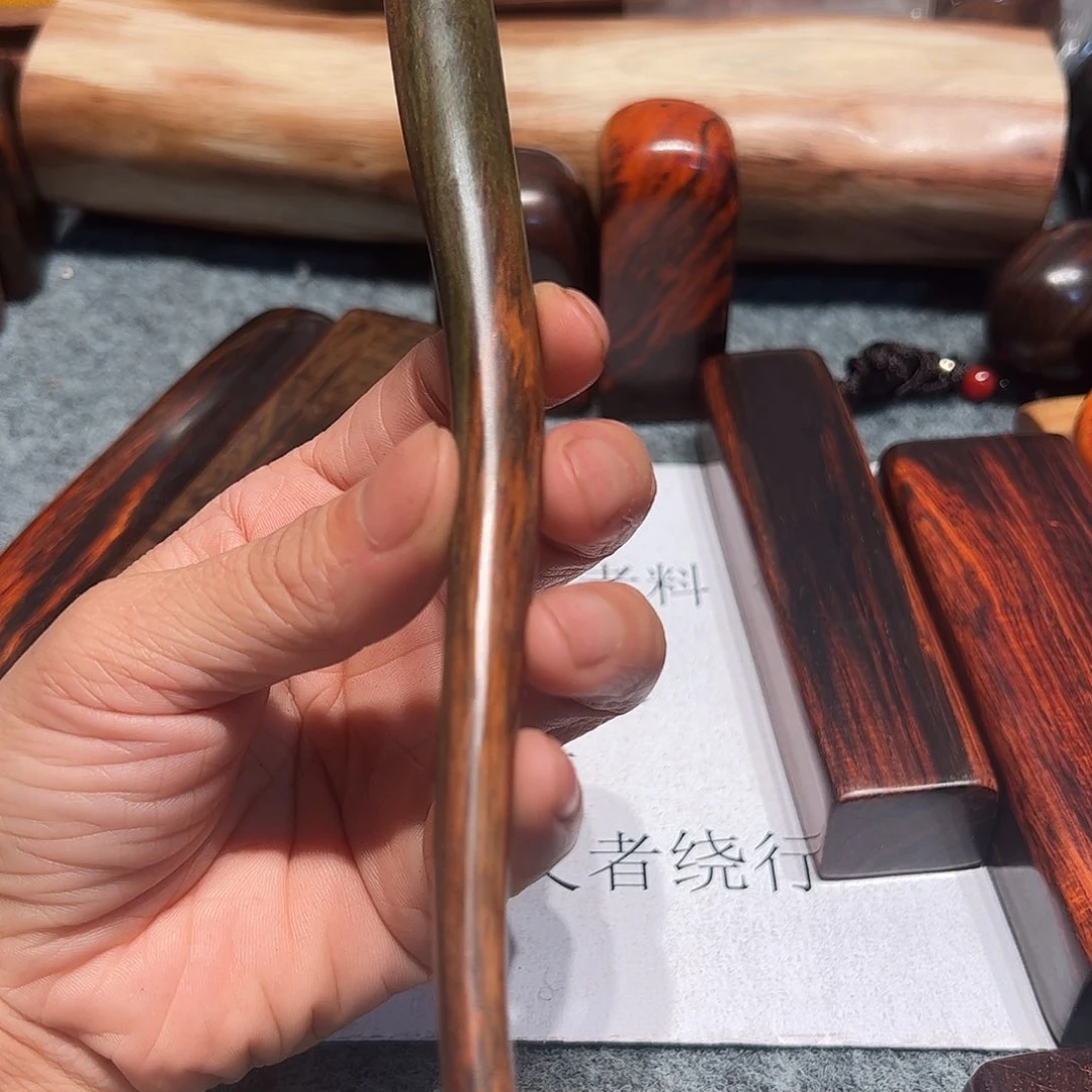 交趾黄檀（大红酸枝）鸿*