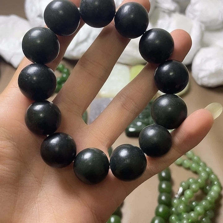 颈饰未镶嵌和田玉（糖玉）