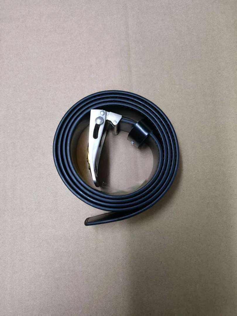 干款滚轴黑色皮腰带