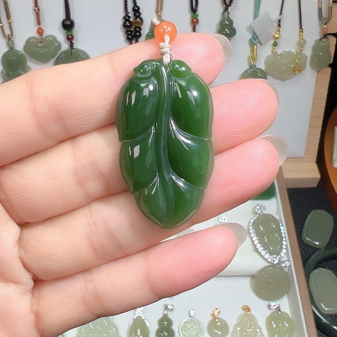 颈饰未镶嵌和田玉（碧玉）