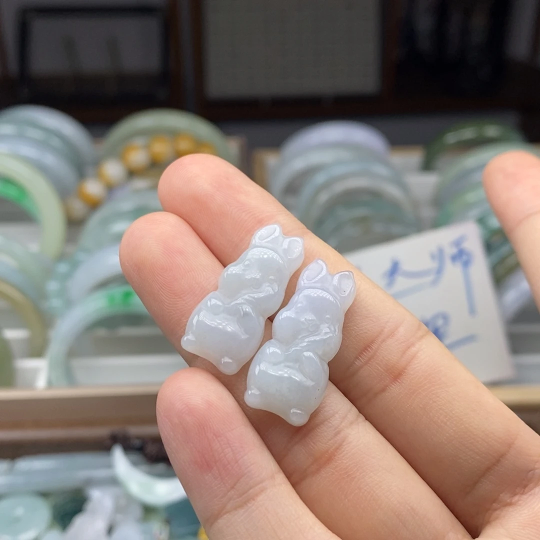 颈饰未镶嵌翡翠好