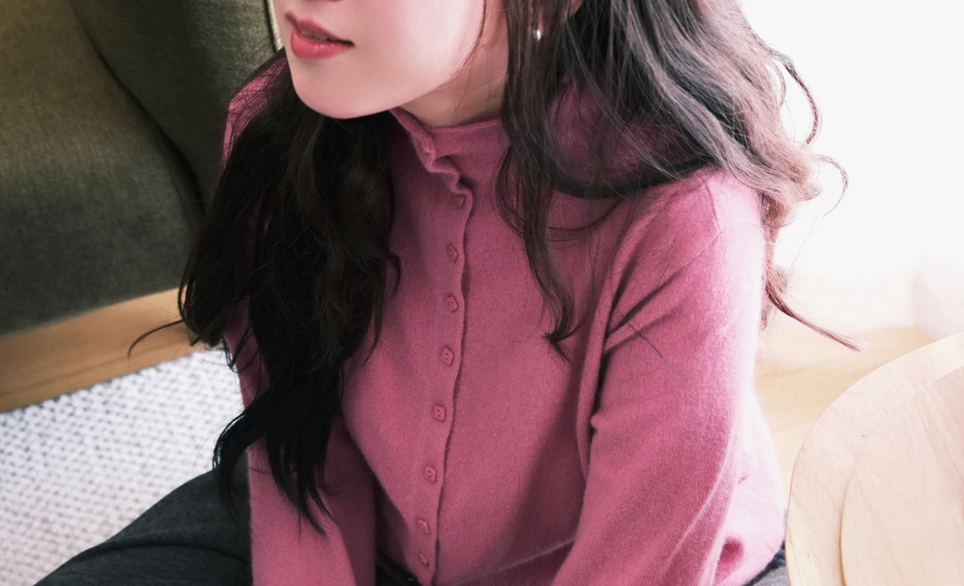 「浆果花园」秋冬厚款时尚女装圆领树莓粉方扣气质毛针织立领打底衫