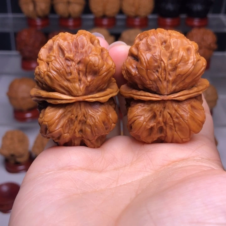 文玩核桃吊坠13磐石鬼脸