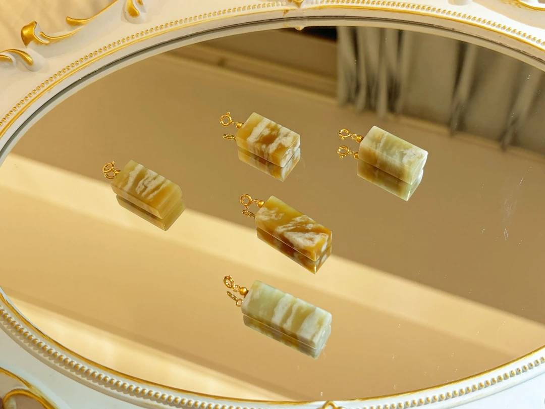 【小印章】 天然和田玉糖青料子小吊坠（多样性发其一）