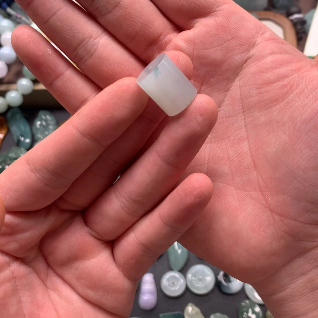 紫***淳翡翠未镶嵌颈饰翡翠