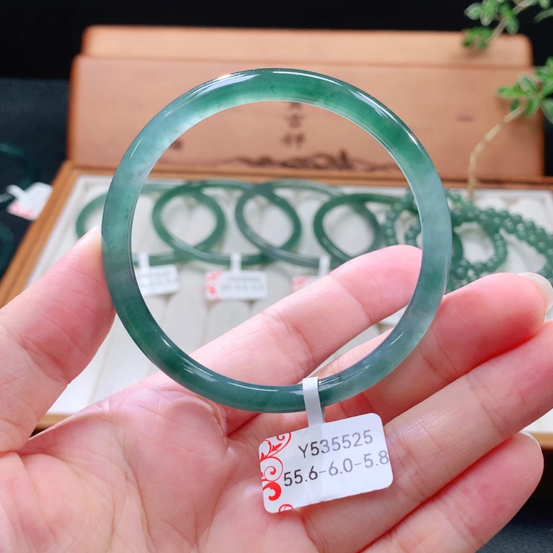 翡翠手镯（圆镯）未镶嵌