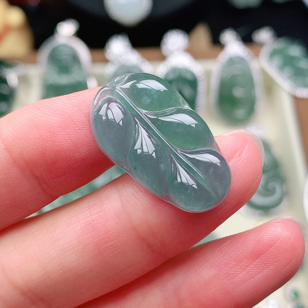 翡翠未镶嵌颈饰吊坠